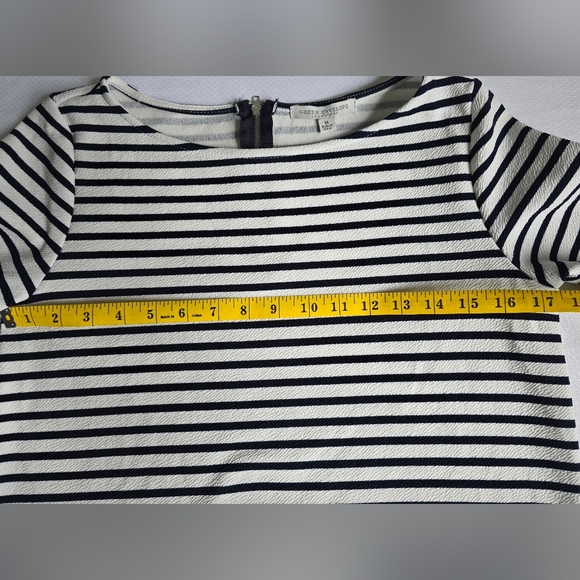 Green Envelope Striped Navy Blue and White Blouse Sz. Medium - Picture 4 of 5